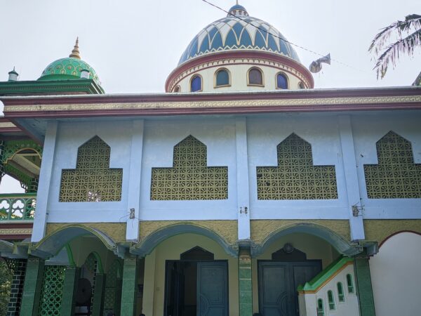 Kegiatan Bersih-Bersih Masjid Al Muttaqin: Semangat Kebersamaan di Hari Jumat