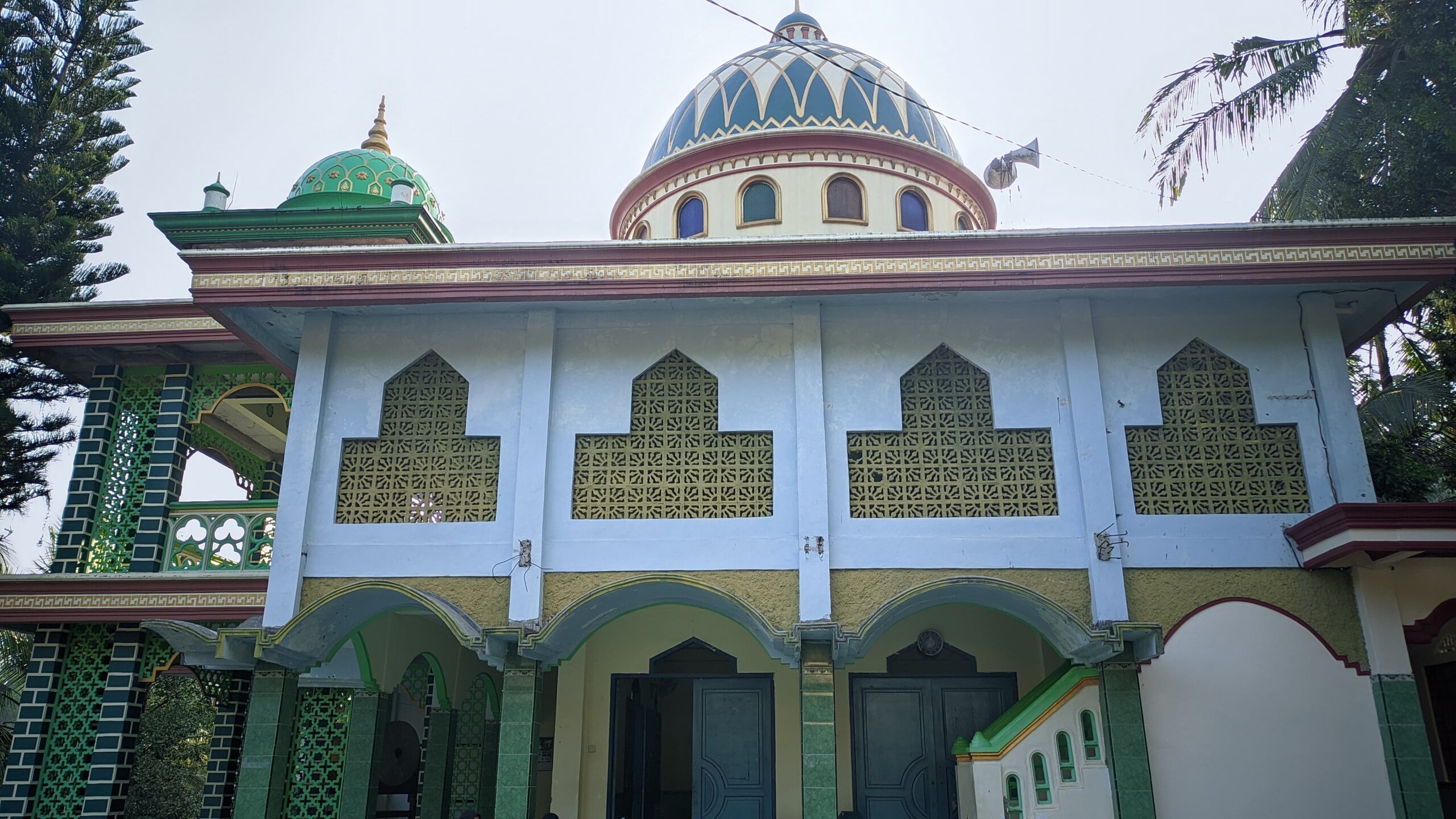 Kegiatan Bersih-Bersih Masjid Al Muttaqin: Semangat Kebersamaan di Hari Jumat